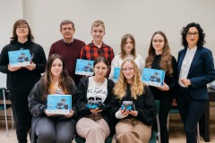 uczniowie i nauczyciele I Liceum Ogólnokształcącego z Oddziałami Dwujęzycznymi we Wschowie