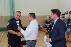 Wręczenie pucharu dla przedstawicieli Urzędu Miasta i Gminy Wschowa