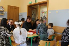 wspólne wykonanie kartki świątecznej