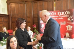 Wręczenie kwiatów przez Wojewodę Lubuskiego Władysława Dajczaka