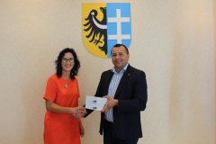 Przekazanie translatorów dla I Liceum Ogólnokształcącego z Oddziałami Dwujęzycznymi we Wschowie