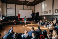 Uczniowie ze Szkoły Branżowej oraz I LO podczas spotkania z P. Aleksandrą Dzik