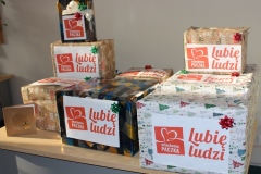 paczki z żywnością i środkami czystości