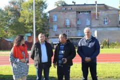 Starosta z Dyrektorką i opiekunami młodzieży