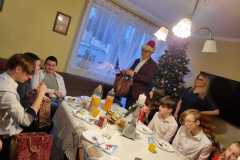 Wicestarosta Waldemar Starosta z wizytą u podopiecznych domów dziecka