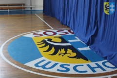 odnowione logo i linie parkietu