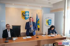 Starosta Wschowski Andrzej Bielawski  przedstawia cel spotkania WGZEE