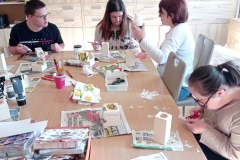 Zajecia-krawiecko–rekodzielnicze-w-ramach-programu-„Rehabilitacja-25-9