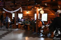 wędkarze biorący udział w zawodach